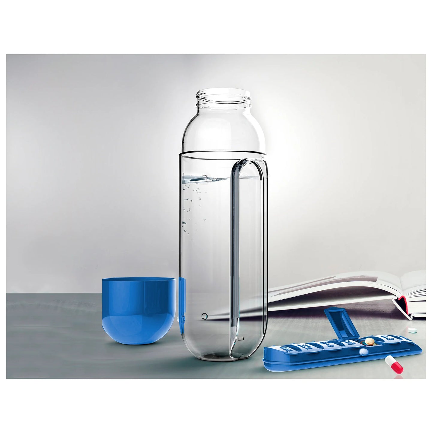 💧💊 PASTILLERO PORTÁTIL 2 EN 1 Botella de Agua + Organizador de Pastillas de 7 Días (20 oz)